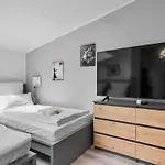 Dg - Einfach Aber Sehr Komfortabel - Fuer Bis Zu 12 Personen - Gruppen, Messe, Monteure, Studenten - Voll Ausgestattet - 3 Smart-tv 55 Zoll Netflix, 1000 Mbit Wlan, Voll Ausgestattete Kueche Appartement Duisbourg