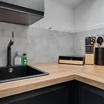 Appartement Dg - Einfach Aber Sehr Komfortabel - Fuer Bis Zu 12 Personen - Gruppen, Messe, Monteure, Studenten - Voll Ausgestattet - 3 Smart-tv 55 Zoll Netflix, 1000 Mbit Wlan, Voll Ausgestattete Kueche Duisbourg