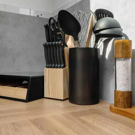 Dg - Einfach Aber Sehr Komfortabel - Fuer Bis Zu 12 Personen - Gruppen, Messe, Monteure, Studenten - Voll Ausgestattet - 3 Smart-tv 55 Zoll Netflix, 1000 Mbit Wlan, Voll Ausgestattete Kueche Duisburgo