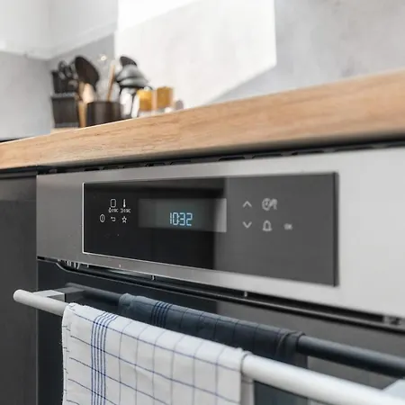 Dg - Einfach Aber Sehr Komfortabel - Fuer Bis Zu 12 Personen - Gruppen, Messe, Monteure, Studenten - Voll Ausgestattet - 3 Smart-tv 55 Zoll Netflix, 1000 Mbit Wlan, Voll Ausgestattete Kueche 뒤스부르크