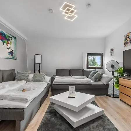 Dg - Einfach Aber Sehr Komfortabel - Fuer Bis Zu 12 Personen - Gruppen, Messe, Monteure, Studenten - Voll Ausgestattet - 3 Smart-tv 55 Zoll Netflix, 1000 Mbit Wlan, Voll Ausgestattete Kueche 아파트 뒤스부르크