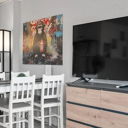 Dg - Einfach Aber Sehr Komfortabel - Fuer Bis Zu 12 Personen - Gruppen, Messe, Monteure, Studenten - Voll Ausgestattet - 3 Smart-tv 55 Zoll Netflix, 1000 Mbit Wlan, Voll Ausgestattete Kueche Apartment