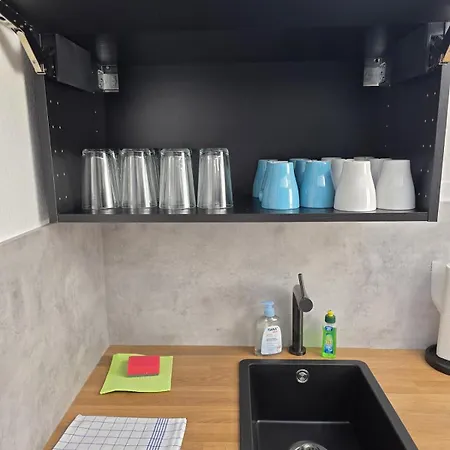 Dg - Einfach Aber Sehr Komfortabel - Fuer Bis Zu 12 Personen - Gruppen, Messe, Monteure, Studenten - Voll Ausgestattet - 3 Smart-tv 55 Zoll Netflix, 1000 Mbit Wlan, Voll Ausgestattete Kueche Apartmán *