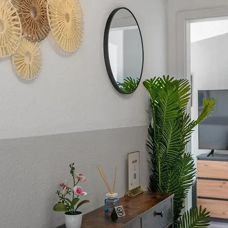 Apartmán Dg - Einfach Aber Sehr Komfortabel - Fuer Bis Zu 12 Personen - Gruppen, Messe, Monteure, Studenten - Voll Ausgestattet - 3 Smart-tv 55 Zoll Netflix, 1000 Mbit Wlan, Voll Ausgestattete Kueche *