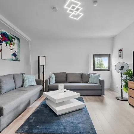 Apartmán Dg - Einfach Aber Sehr Komfortabel - Fuer Bis Zu 12 Personen - Gruppen, Messe, Monteure, Studenten - Voll Ausgestattet - 3 Smart-tv 55 Zoll Netflix, 1000 Mbit Wlan, Voll Ausgestattete Kueche *