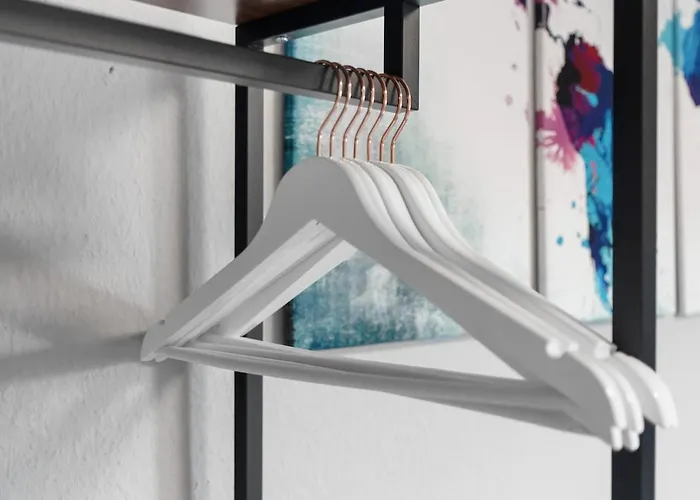 Appartamento Dg - Einfach Aber Sehr Komfortabel - Fuer Bis Zu 12 Personen - Gruppen, Messe, Monteure, Studenten - Voll Ausgestattet - 3 Smart-tv 55 Zoll Netflix, 1000 Mbit Wlan, Voll Ausgestattete Kueche *