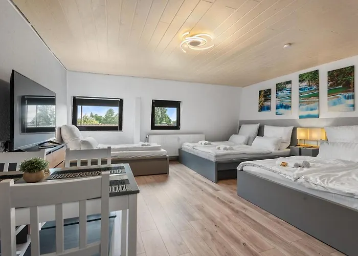 Lejlighed Dg - Einfach Aber Sehr Komfortabel - Fuer Bis Zu 12 Personen - Gruppen, Messe, Monteure, Studenten - Voll Ausgestattet - 3 Smart-tv 55 Zoll Netflix, 1000 Mbit Wlan, Voll Ausgestattete Kueche