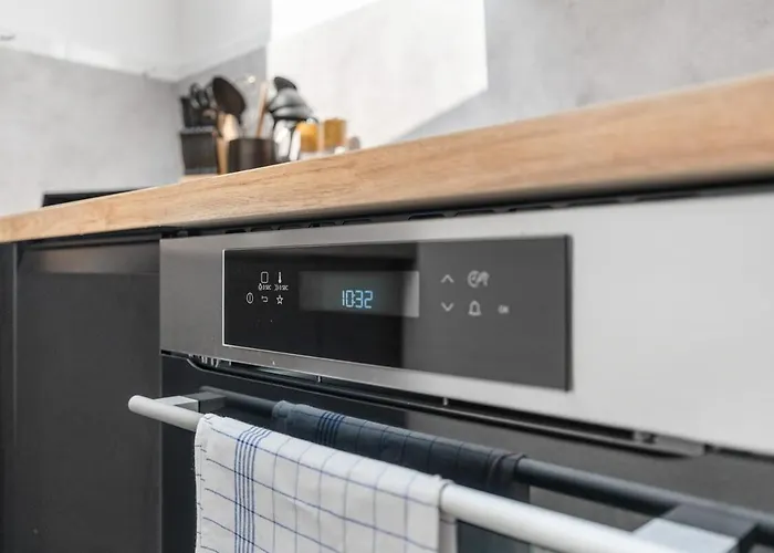 Dg - Einfach Aber Sehr Komfortabel - Fuer Bis Zu 12 Personen - Gruppen, Messe, Monteure, Studenten - Voll Ausgestattet - 3 Smart-tv 55 Zoll Netflix, 1000 Mbit Wlan, Voll Ausgestattete Kueche Duisburgo