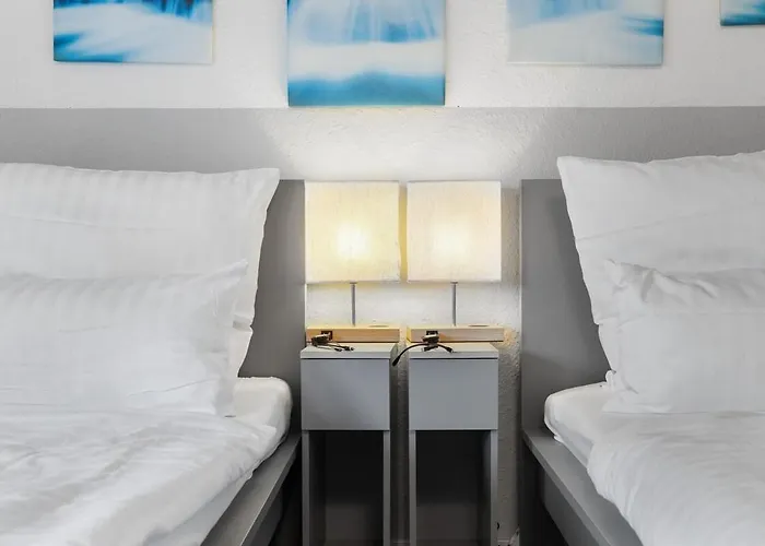 Dg - Einfach Aber Sehr Komfortabel - Fuer Bis Zu 12 Personen - Gruppen, Messe, Monteure, Studenten - Voll Ausgestattet - 3 Smart-tv 55 Zoll Netflix, 1000 Mbit Wlan, Voll Ausgestattete Kueche * Duisburgo