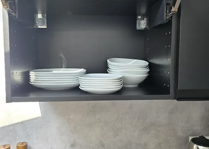 Dg - Einfach Aber Sehr Komfortabel - Fuer Bis Zu 12 Personen - Gruppen, Messe, Monteure, Studenten - Voll Ausgestattet - 3 Smart-tv 55 Zoll Netflix, 1000 Mbit Wlan, Voll Ausgestattete Kueche Appartamento