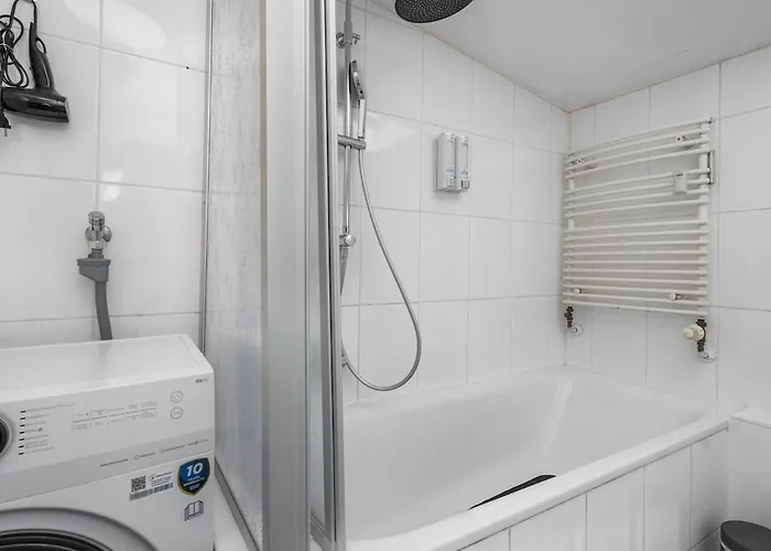 Dg - Einfach Aber Sehr Komfortabel - Fuer Bis Zu 12 Personen - Gruppen, Messe, Monteure, Studenten - Voll Ausgestattet - 3 Smart-tv 55 Zoll Netflix, 1000 Mbit Wlan, Voll Ausgestattete Kueche * Duisburgo