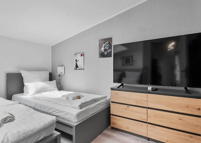 Dg - Einfach Aber Sehr Komfortabel - Fuer Bis Zu 12 Personen - Gruppen, Messe, Monteure, Studenten - Voll Ausgestattet - 3 Smart-tv 55 Zoll Netflix, 1000 Mbit Wlan, Voll Ausgestattete Kueche Appartamento Duisburgo