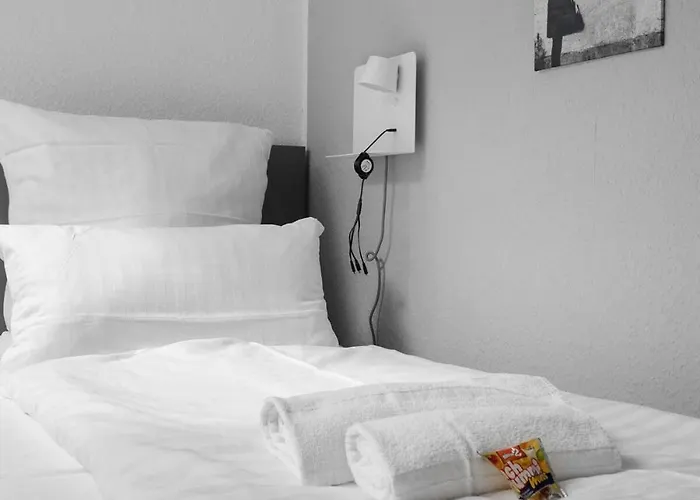 Dg - Einfach Aber Sehr Komfortabel - Fuer Bis Zu 12 Personen - Gruppen, Messe, Monteure, Studenten - Voll Ausgestattet - 3 Smart-tv 55 Zoll Netflix, 1000 Mbit Wlan, Voll Ausgestattete Kueche *