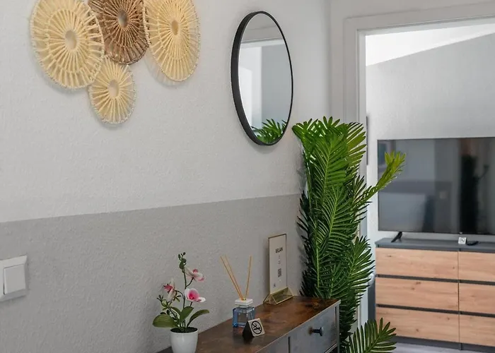 Appartamento Dg - Einfach Aber Sehr Komfortabel - Fuer Bis Zu 12 Personen - Gruppen, Messe, Monteure, Studenten - Voll Ausgestattet - 3 Smart-tv 55 Zoll Netflix, 1000 Mbit Wlan, Voll Ausgestattete Kueche *