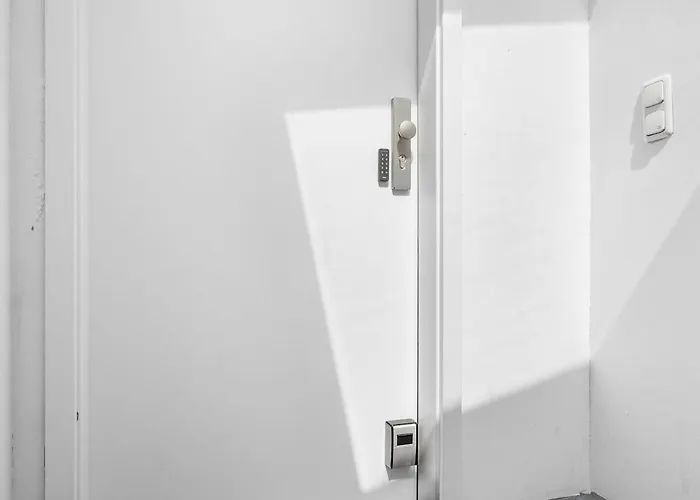 Lejlighed Dg - Einfach Aber Sehr Komfortabel - Fuer Bis Zu 12 Personen - Gruppen, Messe, Monteure, Studenten - Voll Ausgestattet - 3 Smart-tv 55 Zoll Netflix, 1000 Mbit Wlan, Voll Ausgestattete Kueche *